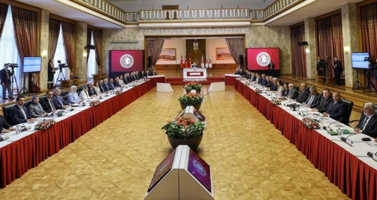 chp komisyona katilmasini istedigi dernekleri acikladi 63iQVUaP