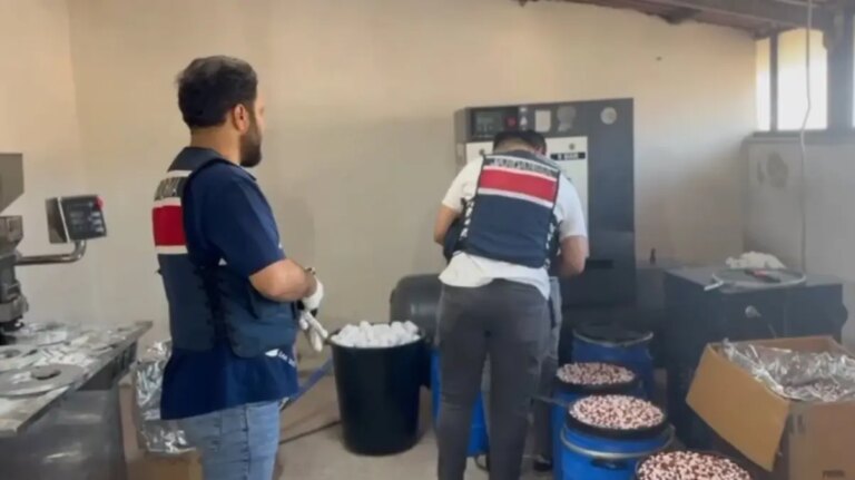 istanbulda 847 bin uyusturucu hap ele gecirildi 89MBKlYe