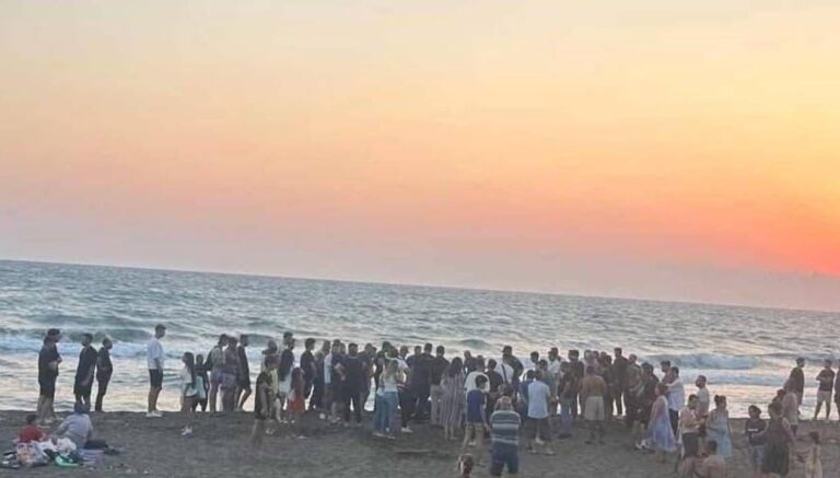 serinlemek icin denize girdi hayatini kaybetti HecOZUFt