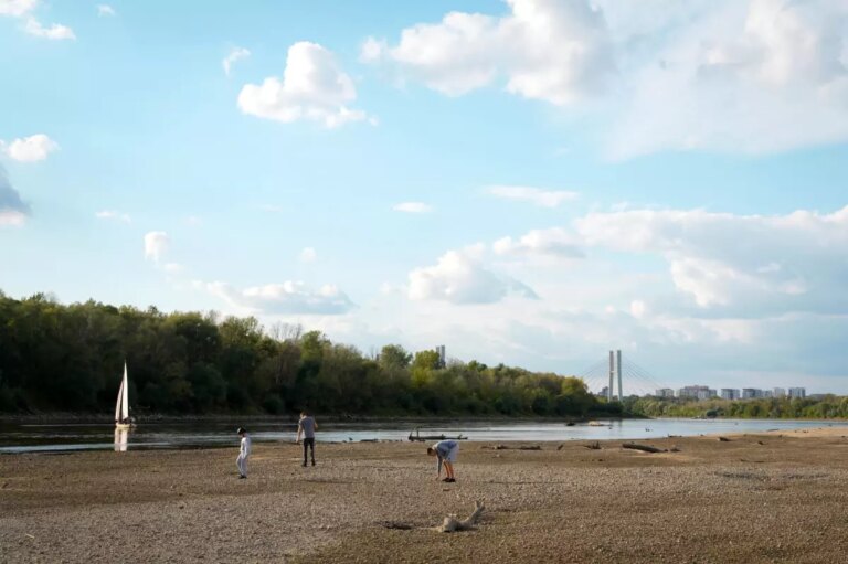 varsovada vistul nehrinde rekor dusuk su seviyesi aquZB8iJ