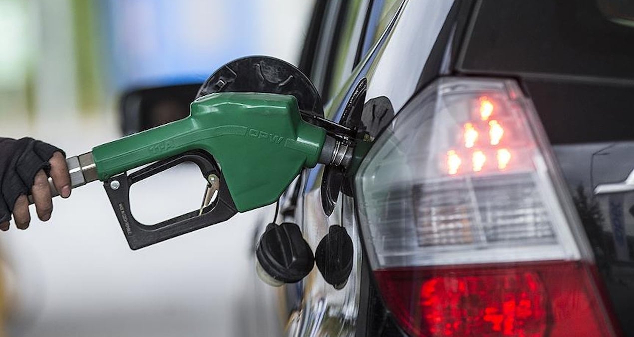 arac sahiplerine kotu haber benzin fiyati 54 tlyi asacak CJd4Z5T7