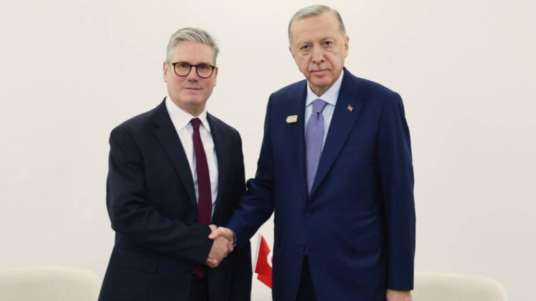 cumhurbaskani erdogan ingiltere basbakani starmer ile telefonda gorustu filistin bolgesel ve kuresel konular ele alindi rEr1pjUZ