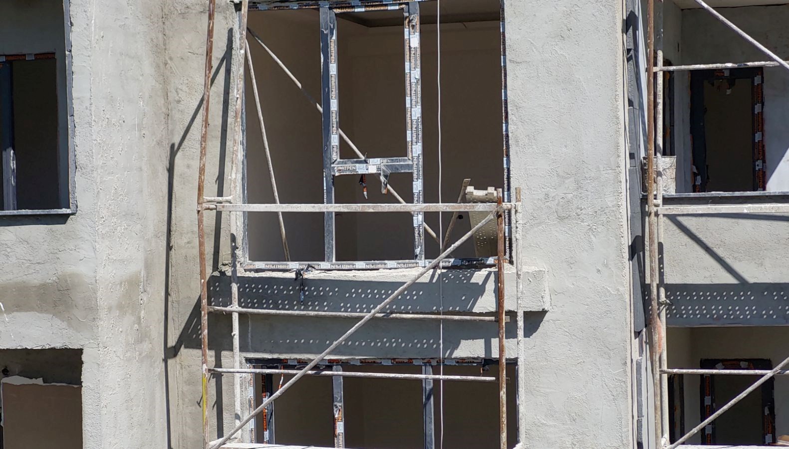 insaat merdivenlerinden yuvarlanan isci yaralandi zPAM9X59