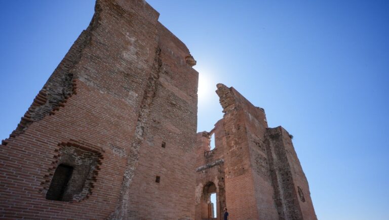 pergamon antik kentindeki kizilavlu ziyarete acilacak MV8ifWdh