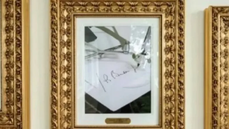 trump beyaz sarayda biden portresini dolma kalemle degistirdi tXtKxrf4