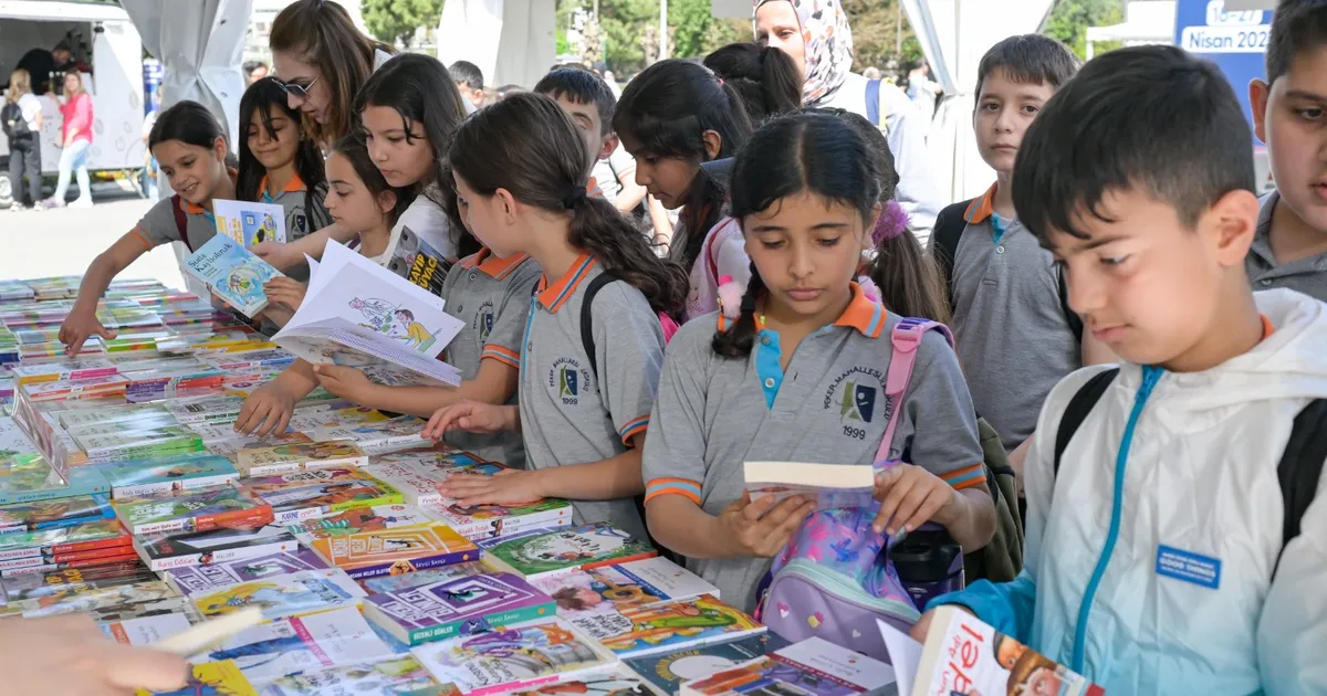 izkitap ve izmir uluslararasi edebiyat festivali basliyor YRD4CWX3