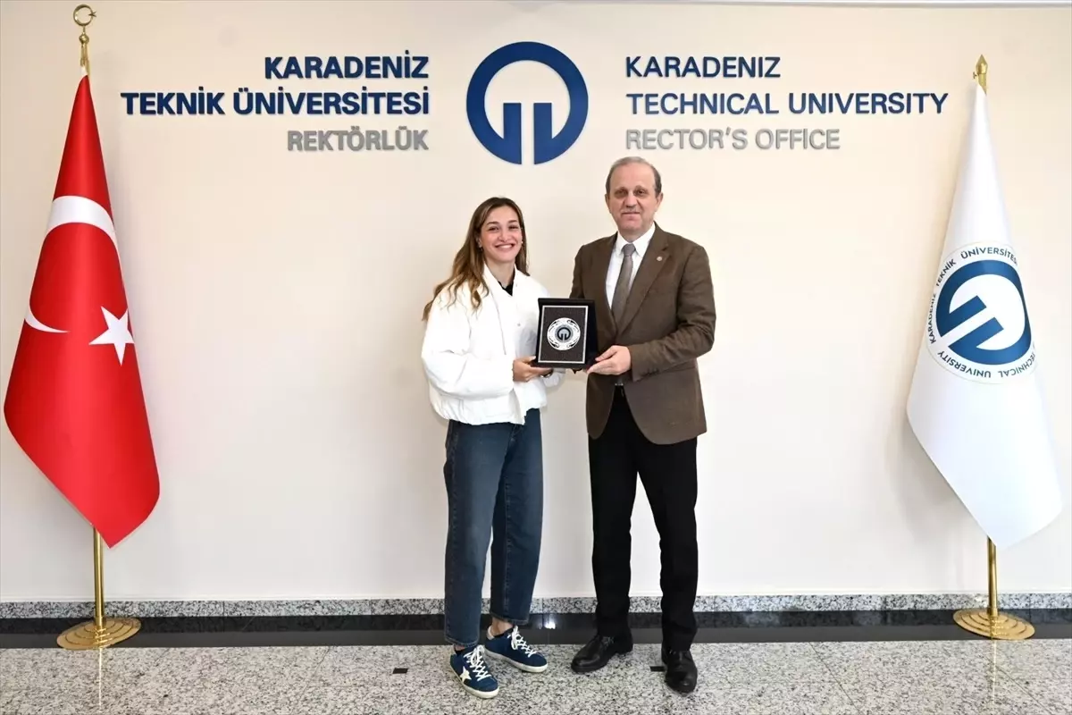 milli boksor buse naz cakiroglundan ktu rektorune ziyaret y6YjkIi3.jpg