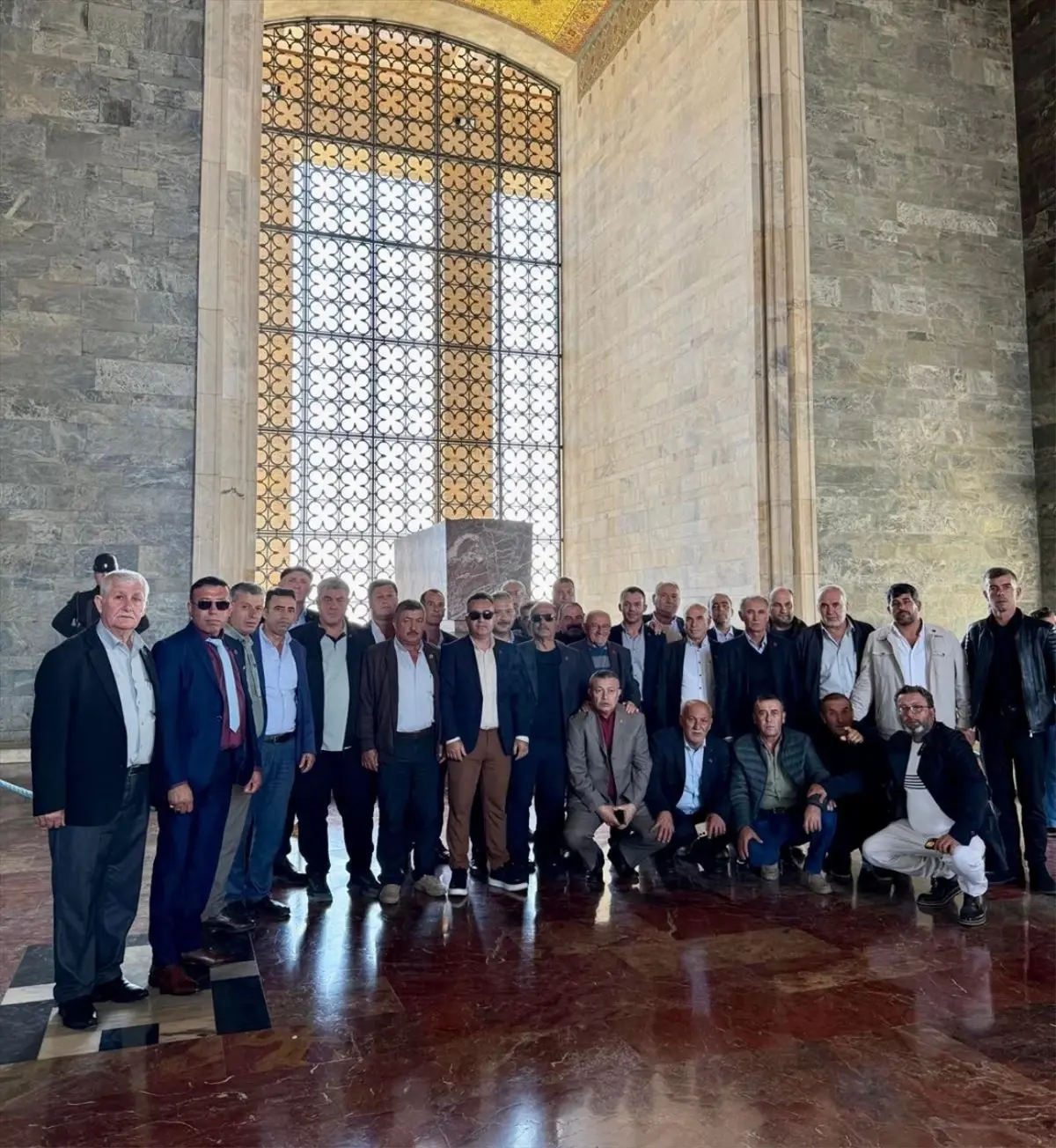 muhtarlar anitkabiri ziyaret etti qrxn3lDe.jpg