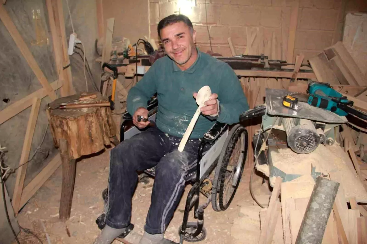 trafik kazasi sonrasi ahsap esya ureterek hayata tutunan adam 8yNTgabz.jpg