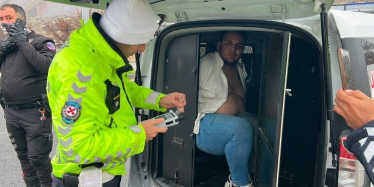 41-suc-kaydi-ve-uyusturucu-etkisinde-polisten-kacti-ehliyeti-de-olmayan-supheli-tutuklandi-OgmGzh4F.jpg