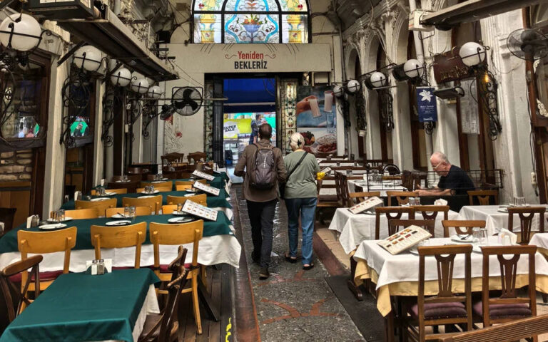 yiyecek-icecek-hizmeti-sunan-isletmelerde-zorunlu-servis-ucreti-yasaklandi-tRPfWPA6.jpg