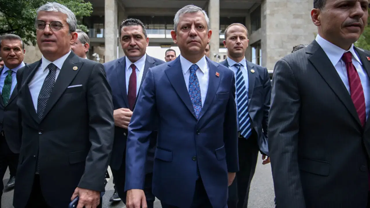‘Yürüyüş Partisi’ iddiası: Özel, Kılıçdaroğlu’na ‘ya tarih ver ya yolumuza yürüyelim’ diyecek