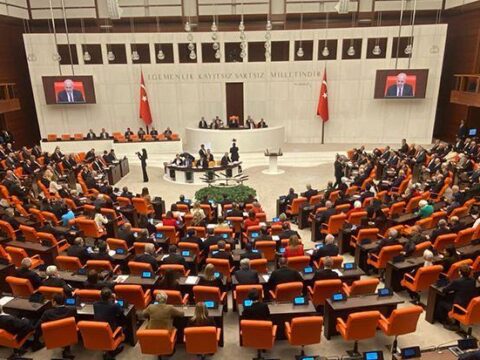 En dusuk emekli maasi zammi icin gozler mecliste milyonlar bu haftayi bekliyor bEX15txM