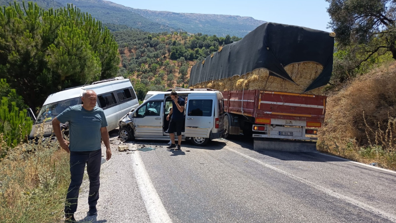 Tarım işçilerini taşıyan minibüs kaza yaptı: 12 kişi yaralandı Haber gorseli