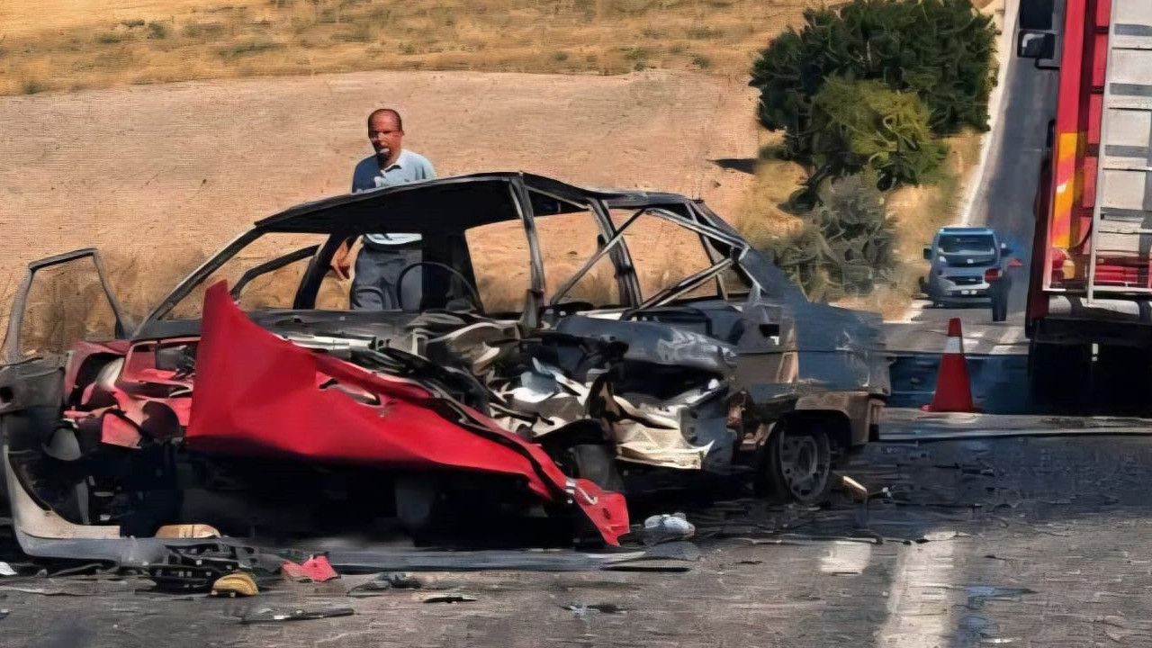 Adana’daki kazada araç küle döndü: Alev topunun arasından iki kişi kurtarıldı Haber gorseli